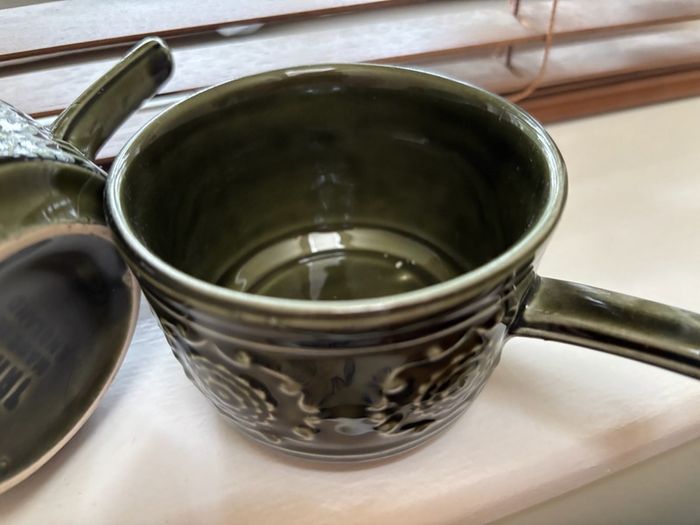 Vintage Tams England Pieces - 2 cups, saucers and side plates matching and 2 Retro soup Bowls ( 8 Pieces )