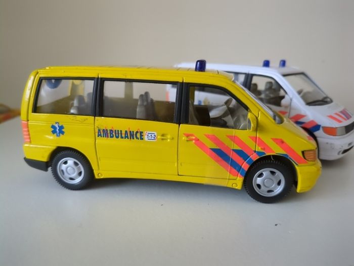 Condition 1:43 Die-Cast Models - Mercedes Vito Ambulance & Police Van