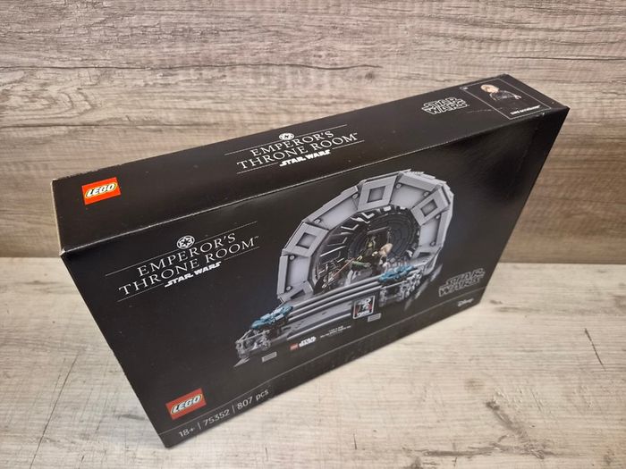 LEGO 75352 Emperor's Throne Room Diorama