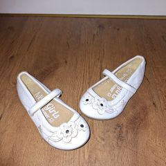 Gorgeous white leather shoes from M&S, size 10, pristine condition