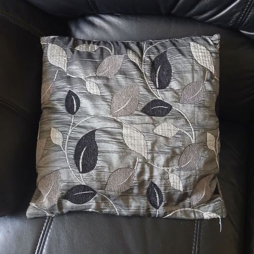 90x90 curtains and 4 cushion covers to match 17x17