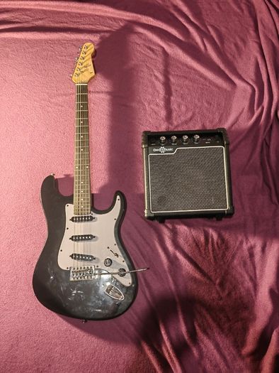 Guitar with amp and gigbag