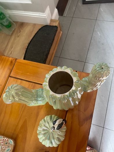Gorgeous vintage Cactus teapot by Sunshine Ceramics Made in England 1987. The vulture on the lid has been glued.