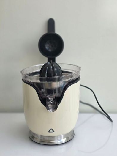 Juicer - orange juicer / citrus juicer
