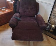 Electric mobility recliner