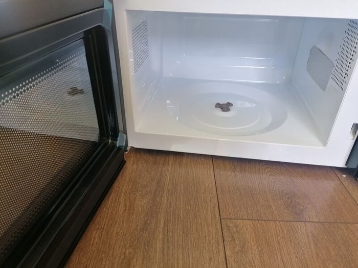 Beko 700W microwave