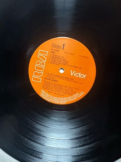 David Bowie. Low original 1st press in vg condition