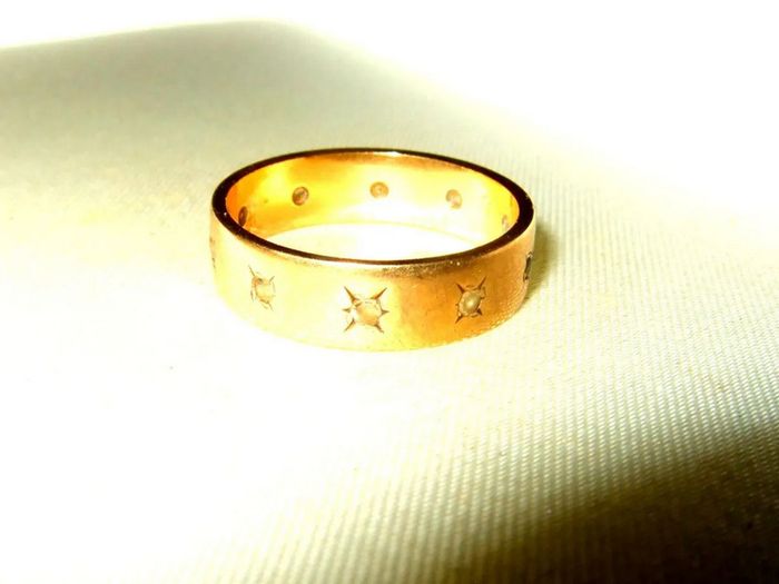 Vintage Hallmarked 9ct Gold/Diamond Ring