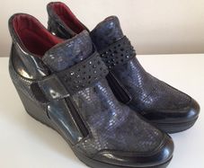 Jose Saenz Ladies Navy Blue Leather bootie wedge size 5 Eu 38