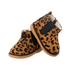 Wee Squeak CoCo boot child size 6 leopard print