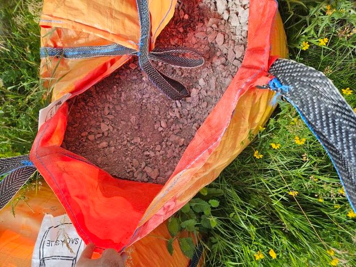1 tonne Gravel & half tonne Sharp Sand