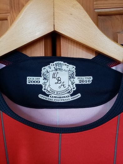 West Bromwich Albion Football Shirt, 09/10. Long Sleeve. Vintage 2009-10. Size M Medium. genuine Umbro WBA away Jersey Red stripe football shirt top baggies premiership.