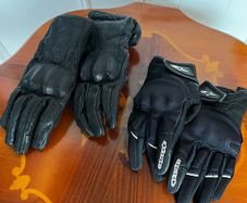 Motorcycle gloves