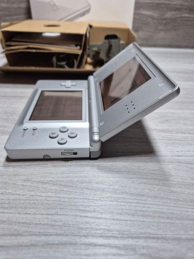 Boxed Nintendo DS Lite Silver - Very Good Condition - 3 Game Official Charger