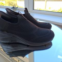 Sketchers  Black slip on Size 39 ladies