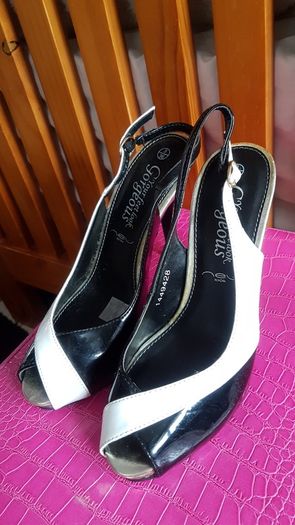 New look heels size 3 never worn black white
