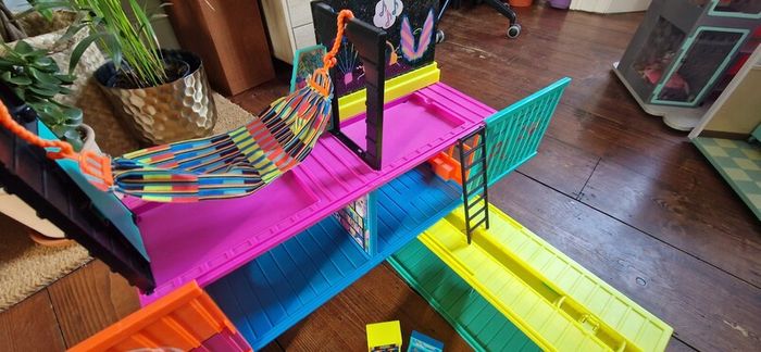 LOL surprise remix clubhouse house with accessories