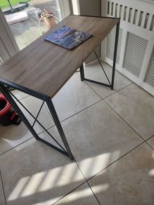 Foldable desk