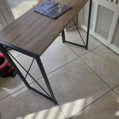 Foldable desk