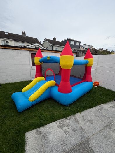 kids bouncy castle