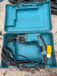 Makita HR2470 24mm SDS Plus Rotary Hammer Drill 110V in Original Carry Case