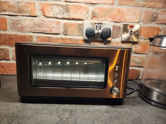 2 slice toaster and 1.5L Glass kettle