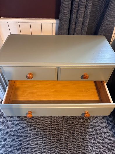Chest of drawers