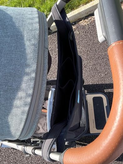 Uppababy Vista V2 Emmett Green with EUR260 accessories