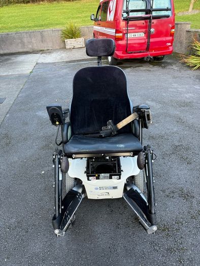Quickie Jive M Electric Wheelchair - Excellent Condition with Powered Seat Lift & Tilt
