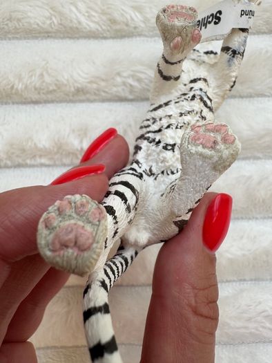Schleich Wildlife White Tiger Figure 14731 Dirty Please look at the pictures