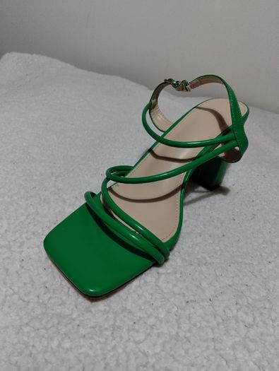 Beautiful Green Shoes New