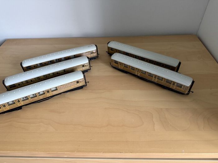 Hornby LNER Teak Coaches x5