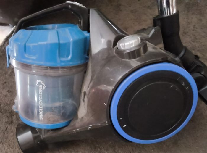 morphy Richard's single cyclone hoover