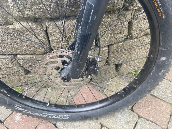 Trek roscoe 6 medium frame .everything is in good condition -dropper post -brakes- and pedals are all fine