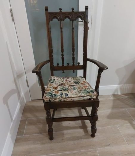 8 Ercol chairs: 6 chairs / 2 carvers