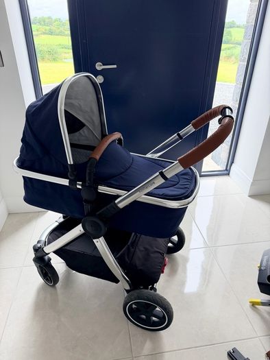 Pram and Maxi Cosi car seat