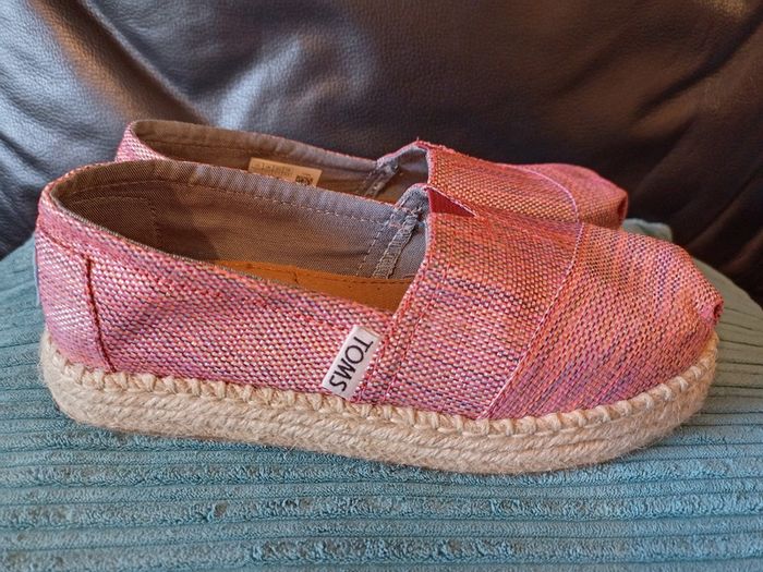 Girl shoes TOMS
