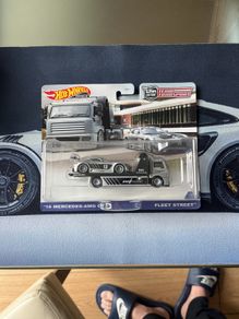 Hot wheels Team Transport Mercedes AMG GT3 With Fleet Street