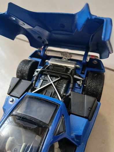 Pagani Zonda 1:24 Die-Cast - Opening Doors & Engine - Like New