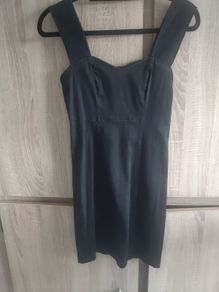 PRICE 39 euro Black villa dress size xs with zip