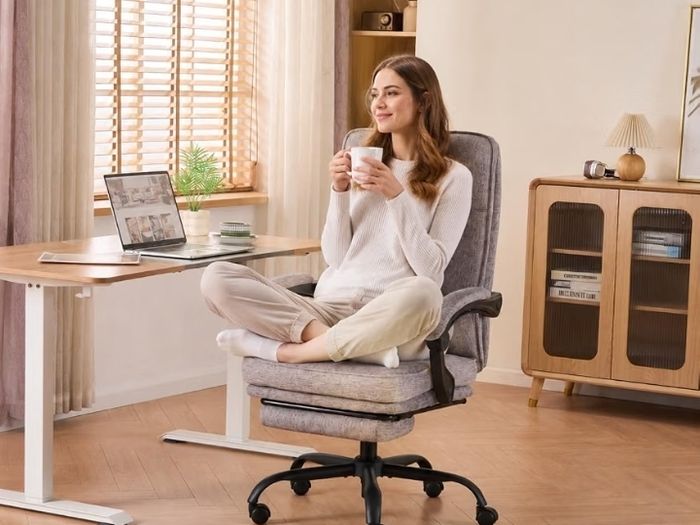 Office Chairs for Home, Ergonomic Office Chair with Footrest, 90-135 Recline, 150kg Heavy Duty Fabric Computer Desk Chair with Linkage Armrests, Adjustable Height for Napping and Gaming