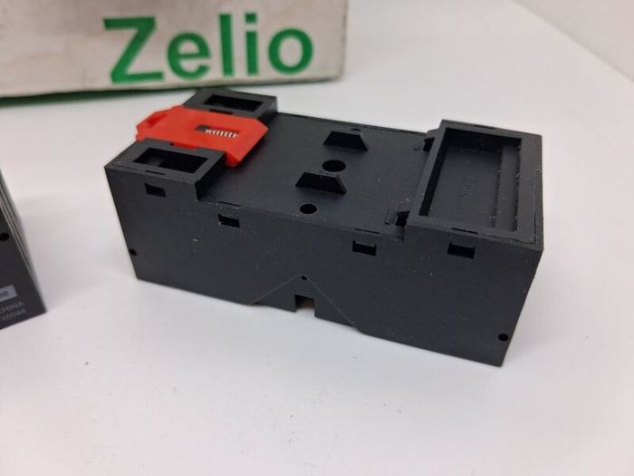 Postage - Lot of 9 Schneider Electric RUZC2M