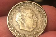 Rare 1947 Una Pesetas 56 Inside Star