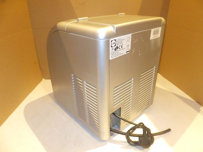 ice cube maker