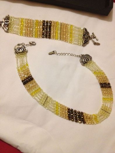 Stunning vintage style choker and matching bracket