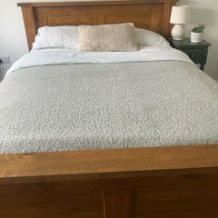Kingsize bed with Mattress