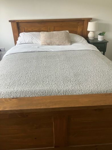 Kingsize bed with Mattress