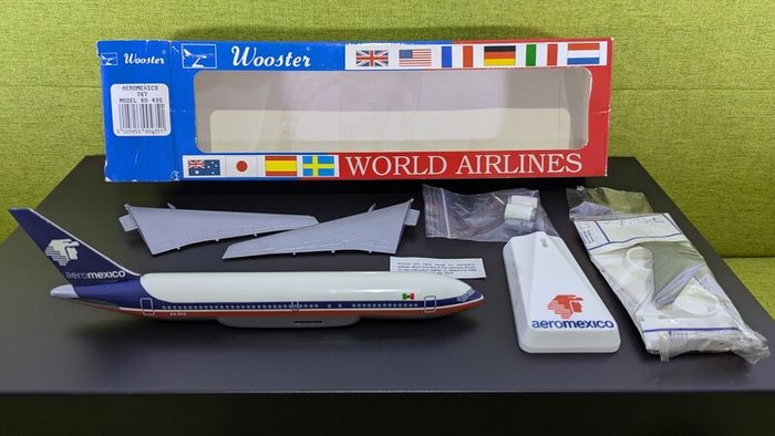 Aeromexico 1:200 scale model airplane, Boeing 767 aircraft, made by Wooster, NEW