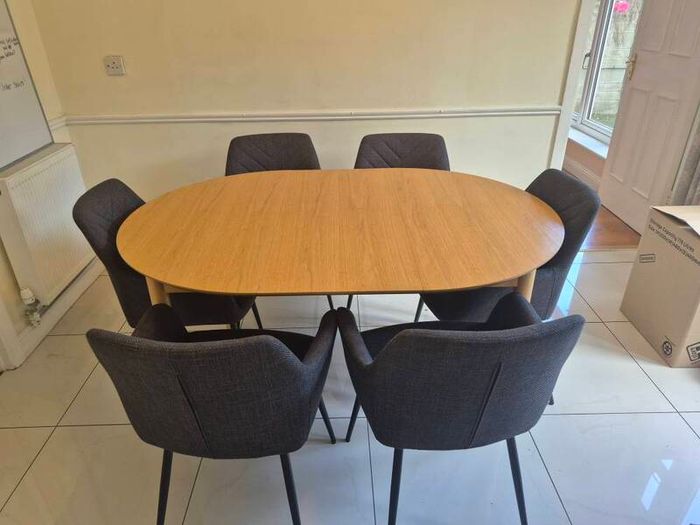 Table & 6 Chairs