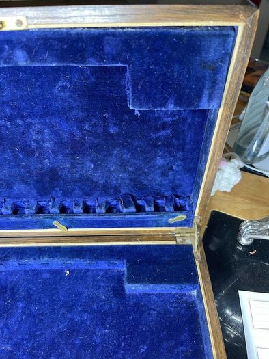 1 antique wooden display box
